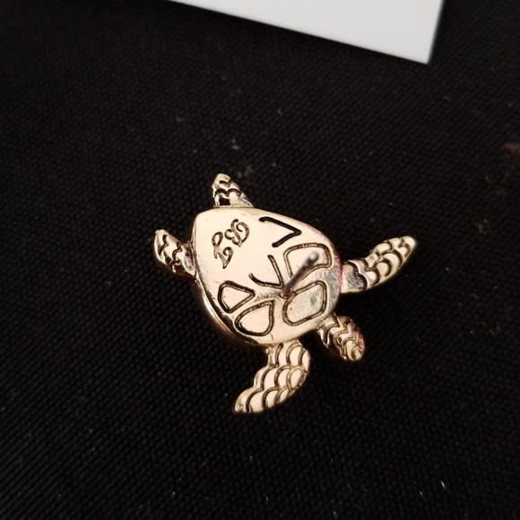 1 hour saleAuthentic Betsey Johnsonturtle earrings - Picture 2 of 2